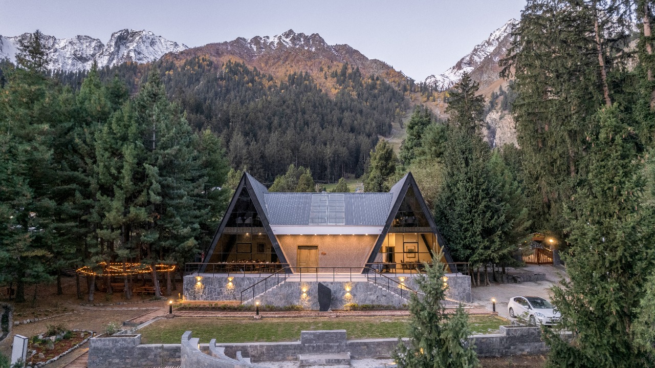 Book hotel in Naltar Valley